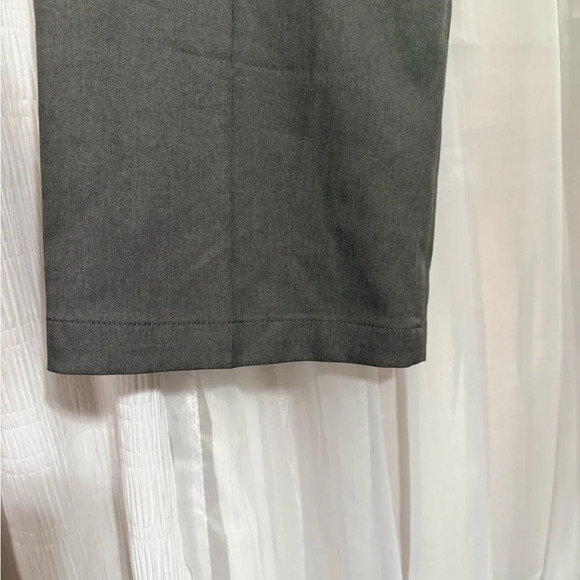 Haggar Gray Dress Pants with Straight Leg and Flat Front - Picture 5 of 6